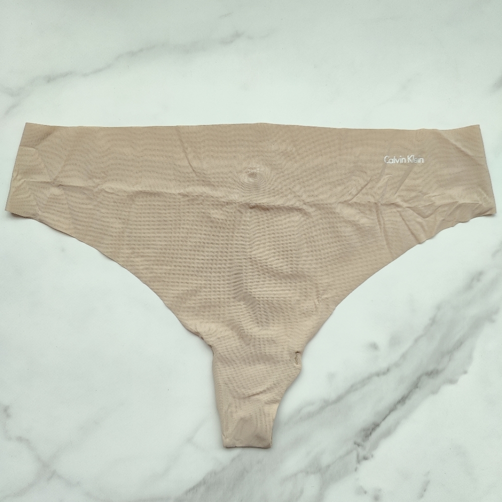 NWOT CALVIN KLEIN INVISIBLES THONG PANTY IN CEDAR SIZE LARGE